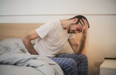 Ból głowy po przebudzeniu - co może oznaczać?